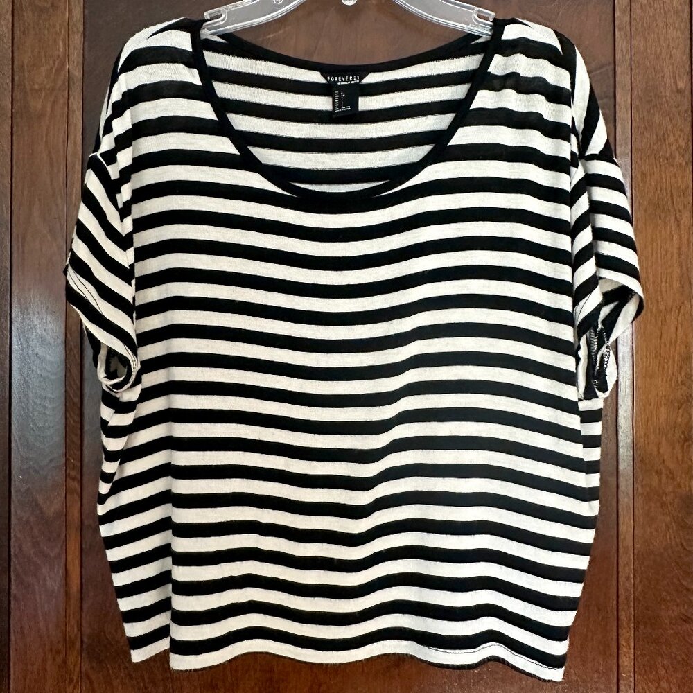 Forever 21 Black & White Striped Crop Top